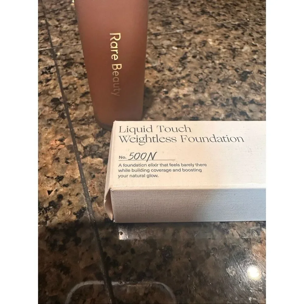 NWT Rare Beauty Liquid Touch Weightless Foundation